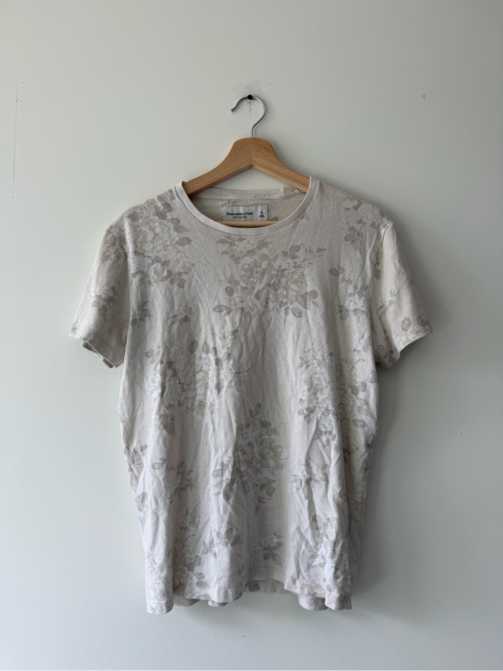 Abercrombie & Fitch Light Beige Floral Crewneck Tee